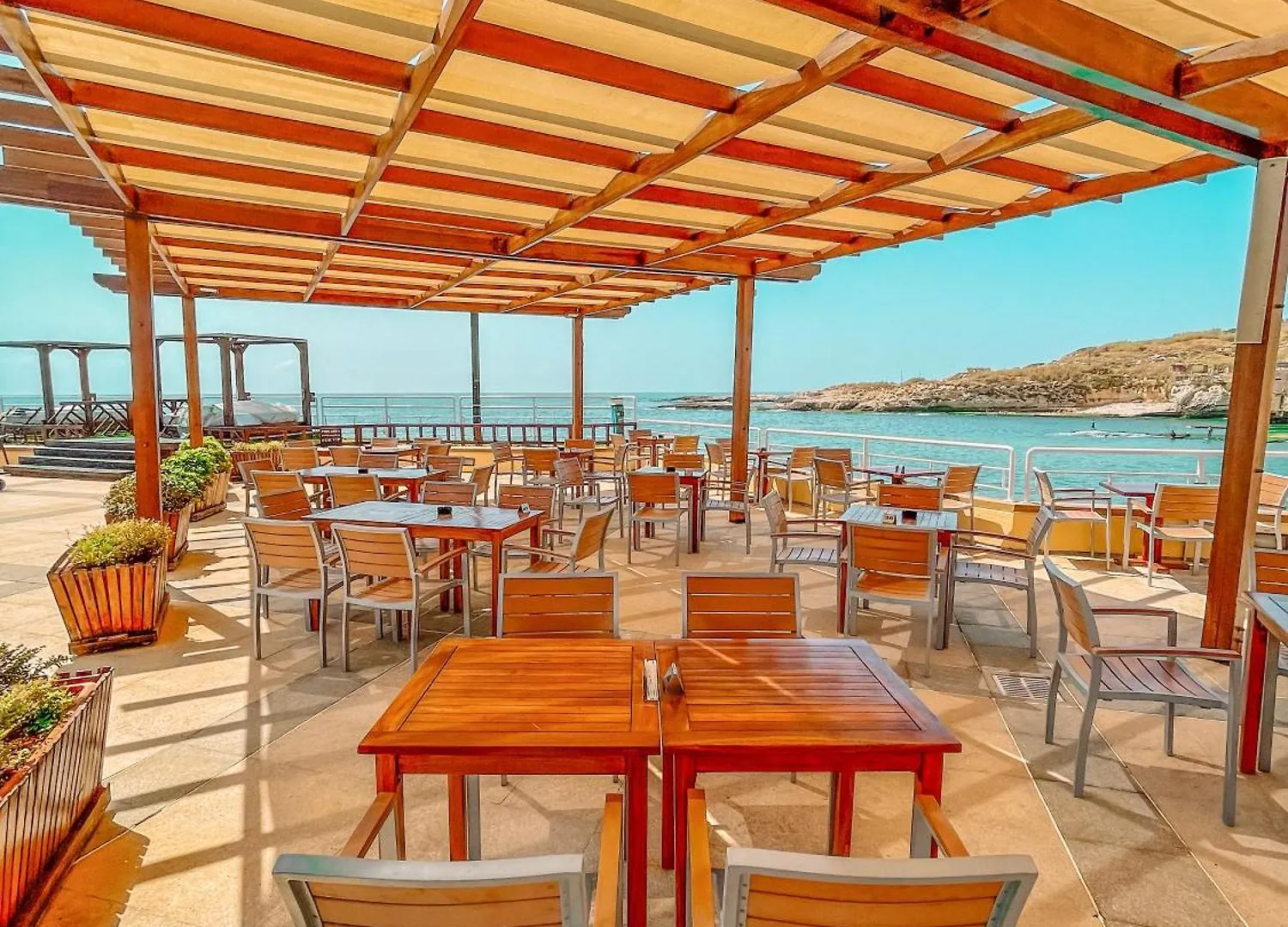 Moevenpick Hotel Beirut 5*,