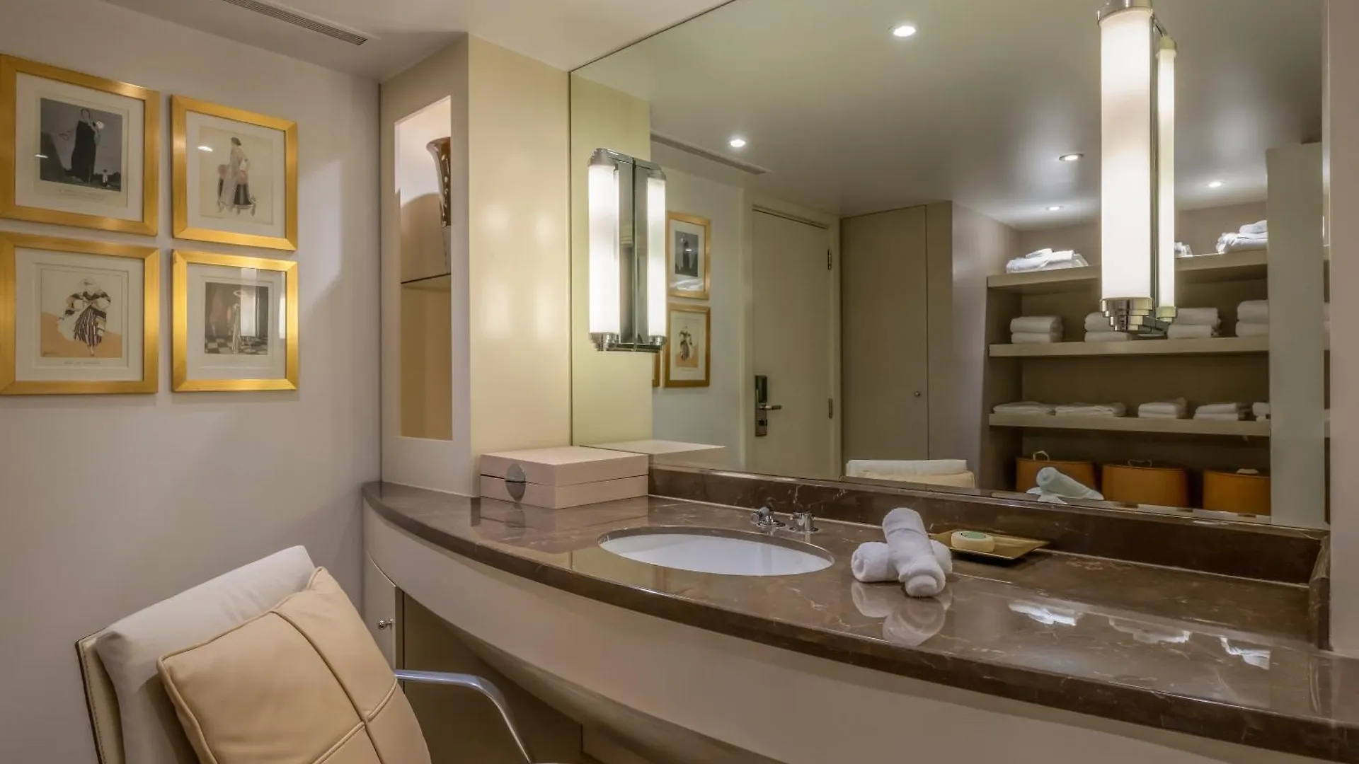 Moevenpick Hotel Beirut 5*,  Libanon