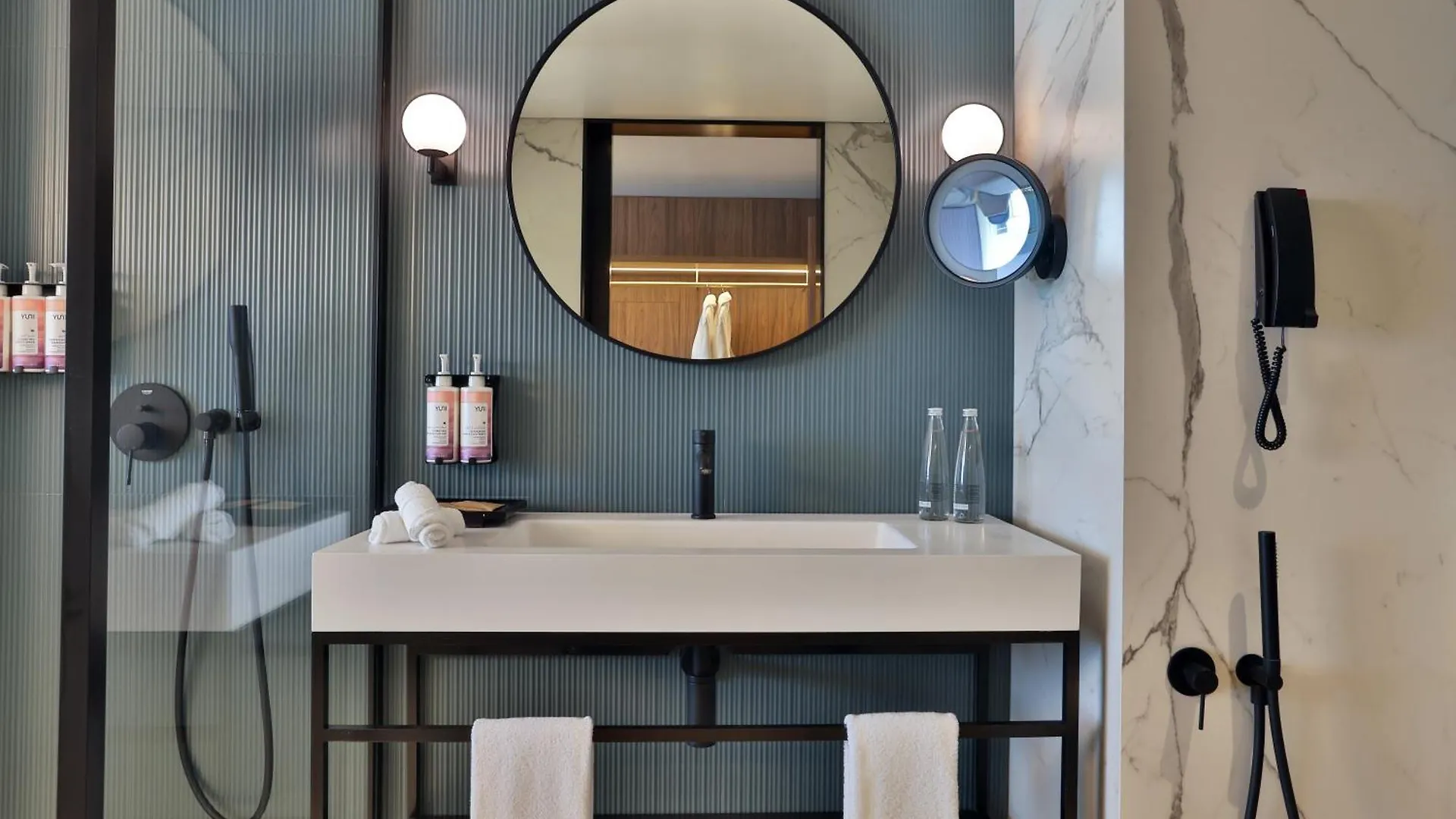 Moevenpick Hotel Beirut 5*,