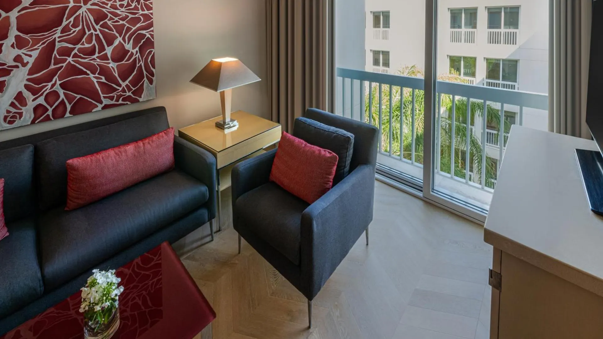 Moevenpick Hotel Beirut 5*,