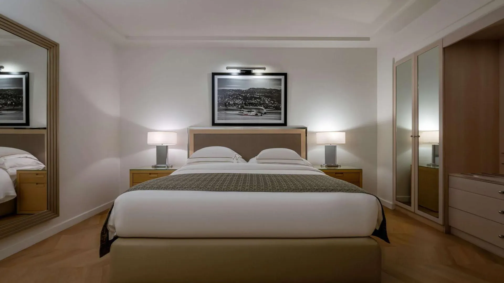 ***** Курортный комплекс Moevenpick Hotel Бейрут Ливан