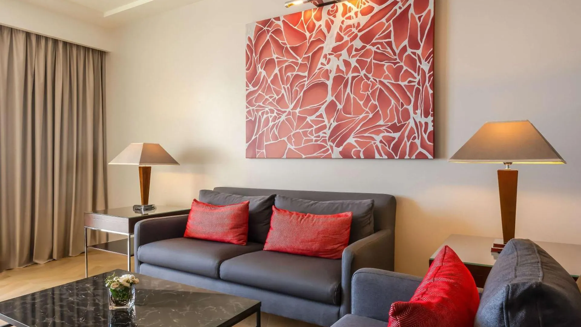 Курортный комплекс Moevenpick Hotel Бейрут