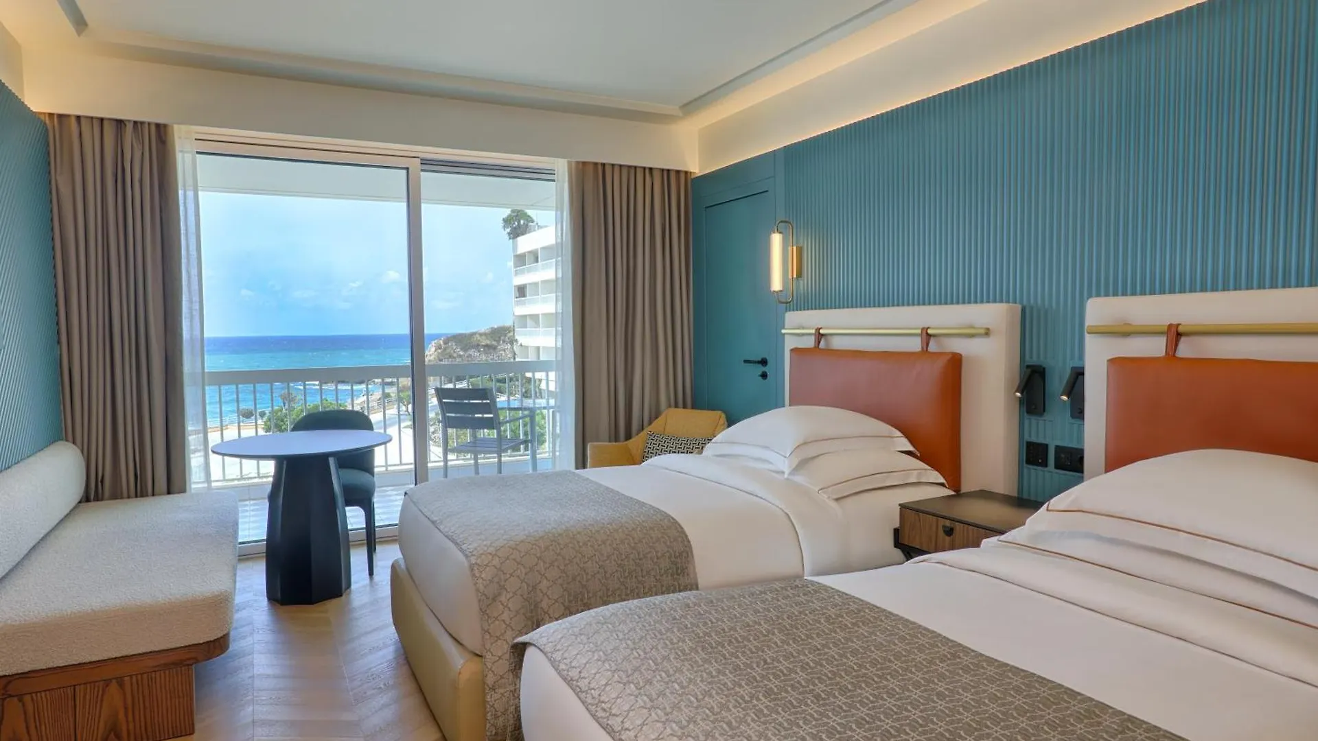 Курортный комплекс Moevenpick Hotel Бейрут