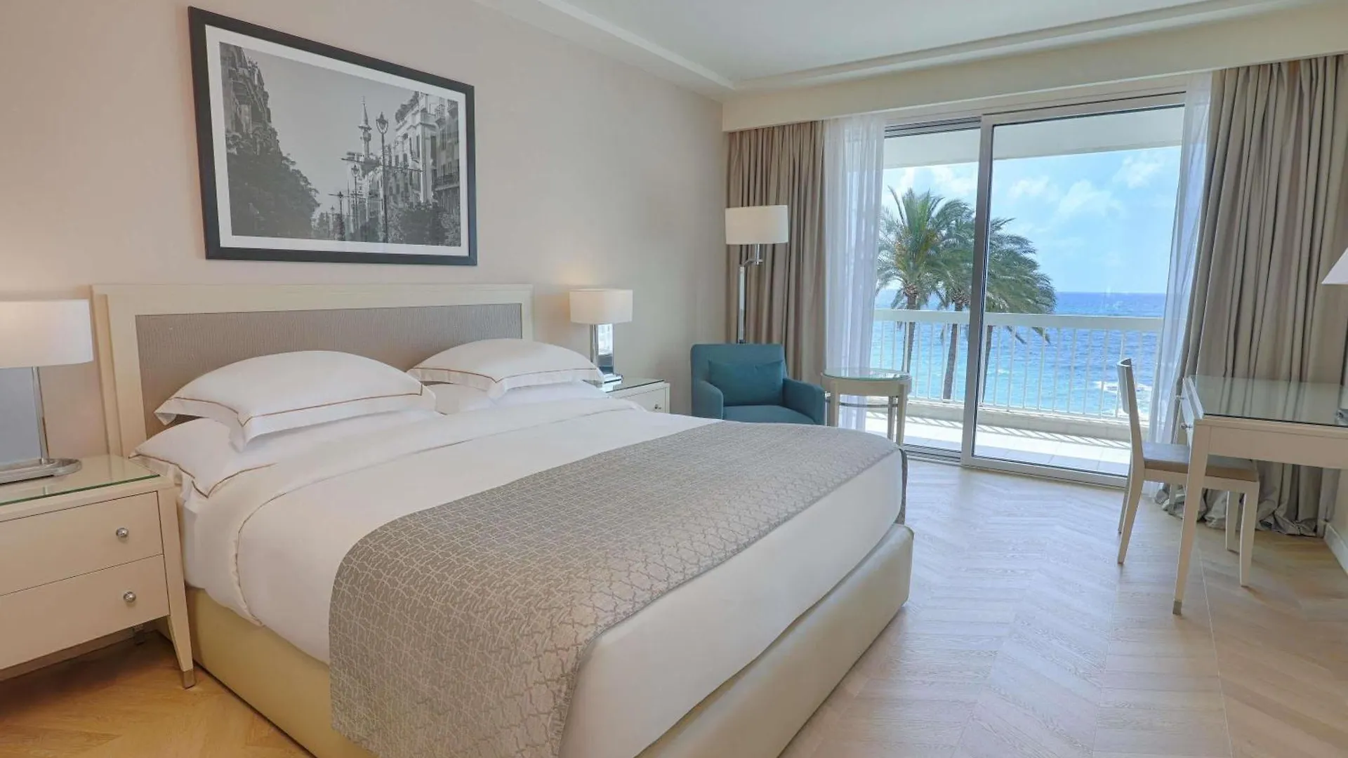 Курортный комплекс Moevenpick Hotel Бейрут