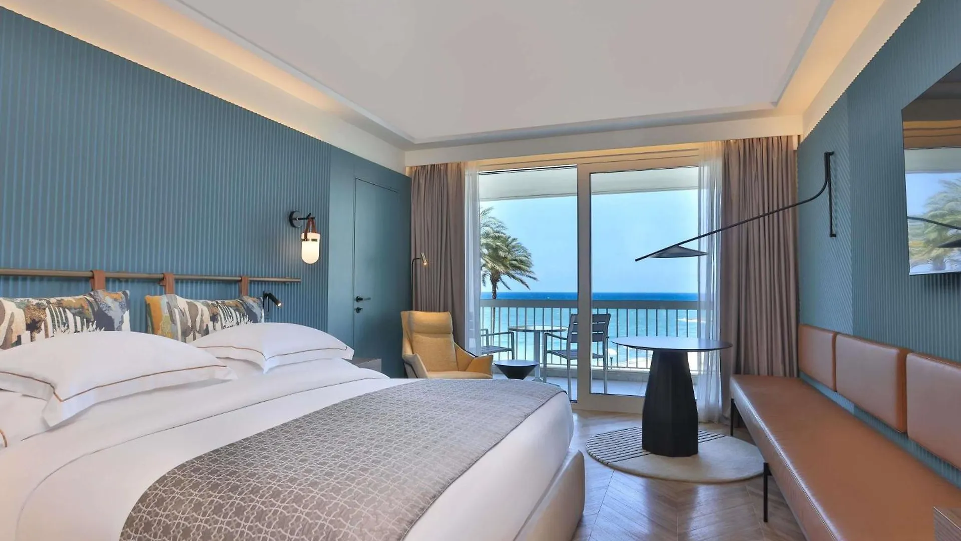 Курортный комплекс Moevenpick Hotel Бейрут